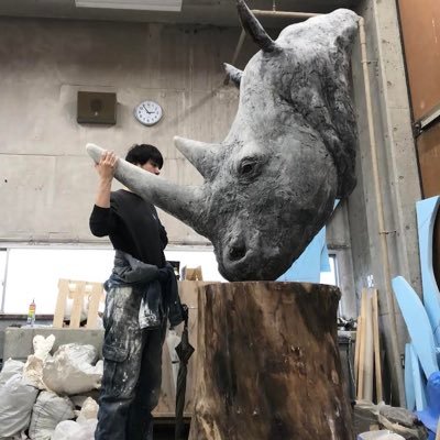 彫刻家。1994年神奈川県小田原市生まれ。テラコッタ(土器)で実物大の動物彫刻を制作しています。2020年東京藝術大学院修了。 彫刻が手に入るサブスク「CAMP FIREコミュニティ」募集中です。リンクより。