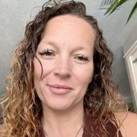 Esther Amos (@estherwona) Twitter profile photo