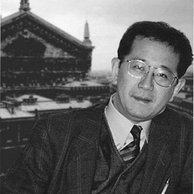 関心の中心は哲学、文学、フランス。翻訳家。『今だから小沢一郎と政治の話をしよう』。クリストフ『悪童日記』、エルノー『シンプルな情熱』、デナンクス『記憶のための殺人』、レイス『ナポレオンの死』、ヴォルテール『カンディード』、トッド『我々はどこから来て、今どこにいるのか?』他多数。東京日仏学院講師、慶應義塾大学名誉教授。