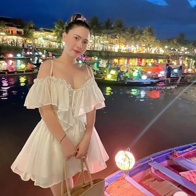 Vui vẻ, hòa đồng
Thích đi du lịch và nấu những món ăn ngon