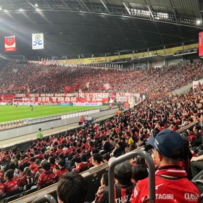 2025シーズンから新人コンサポ宣言。 詳しくないがサッカーをするのも見るのも好き。 2023に招待券でチラ見してから2024も招待券で残留争いを見てJ2に降格した2025から2025/8現在時点でホームゲームは全て現地参戦中(基本カテゴリ4の前側熱狂エリア寄り)。ヒトリスト。近藤、高嶺!@4c_4c