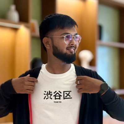 Suman_couturier's profile picture. costume designer