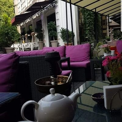 إذا هبت رياحك فاغتنمها * * * فإن لكل خافقة سكون
ولا تغفل عن الإحسان فيها * * * فلا تدري السكون متى يكون