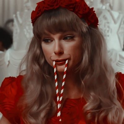 lorenastarkov's profile picture. infj; belieber 🧣