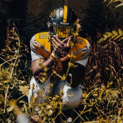‘26 4.0 GPA 5’10 200lbs QB @ Saint Frances Academy #LLLP1🕊❤️ #Certified🕊❤️ Smileandstyleco@gmail.com 410-417-8040