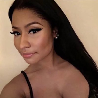 gldenprnt's profile picture. head coco chanel stan