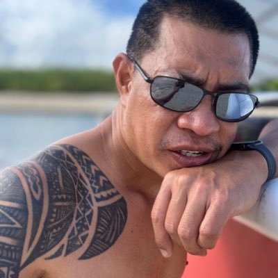 5’8½, late 40s, left-handed art alchemist 🎨. 🔥thirst traps & bold butt exposures. Life’s canvas, vibrant vibes! Flying solo 🤙🏽 not a poppers dependent