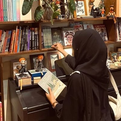 nadsimbian's profile picture. tak ada sajak yg retak