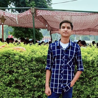 साखें रही तो फूल भी पत्ते भी आएंगे l अगर ये दिन बुरे हैं तो अच्छे भी आएंगे @msdhoni 💛♥️