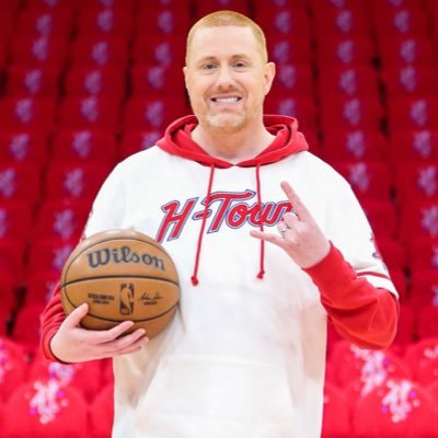 Public Address Voice | @HoustonRockets 🚀 Toyota Center | @TexasFootball 🤘 Darrell K Royal-Texas Memorial Stadium | @NBA2K 🎮 | Voice-Over-Talent 🎤 |