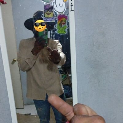 Morenito soltero25,En busca d buenas amistades.Sin malos rollos no doy ni busco problemas.Probablemente podríamos comprobar lo😏sigamos la aventura ampliamente.