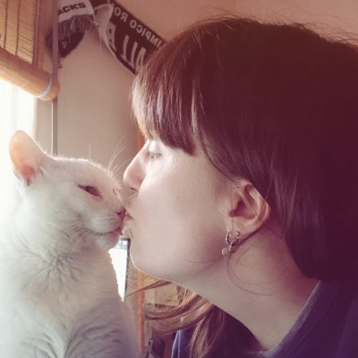 Aragonesa en Valencia | Tengo tres hijos 🐱 | Leo por encima de mis posibilidades y trasteo con ordenadores | 🏳️🌈