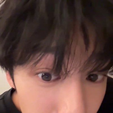 ilovecHw_v's profile picture. 