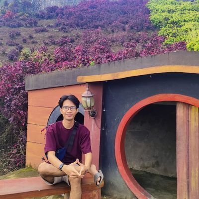 wahyukurnwn_'s profile picture. Thinking is difficult. That's why most people judge.