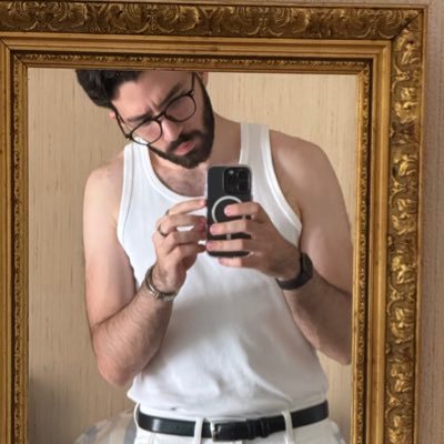 Passionné d'arts, surtout de Cinéma Tiktok: https://t.co/YbyYV9m8mW Letterboxd : https://t.co/Ja0Q1A1YhH Vive la culture
