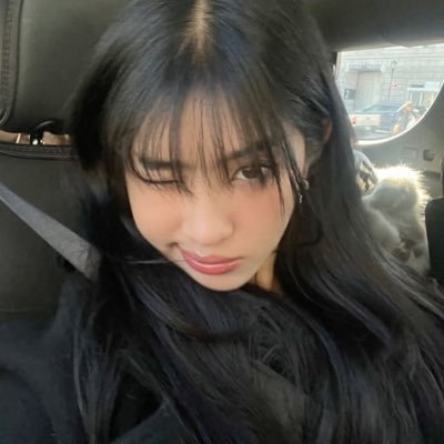 kitschwon's profile picture. thinking about #제니 and #지유 ☾