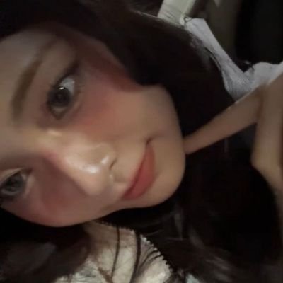 lovingtzuly's profile picture. 