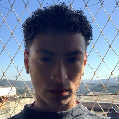 pois muito que bem • verificado naturalmente na época de ouro do twitter, não por ser bonita, mas por ser artista✨ hello@dylanbounce.com.br