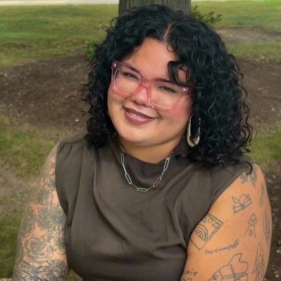 De PR. Antiracista. Feminista. Cultura. Educator. Hip-hop/Reggaetón head. She/Her/Ella. Bisexual.