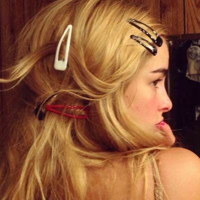 yasspertine's profile picture. known figure in the community 🌐