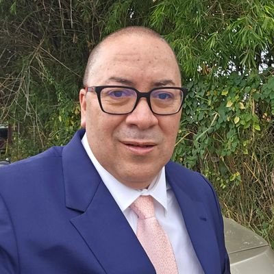 Abogado Penalista,Delitos Financieros & Empresarial,
Corredor de Bolsa & Asesor de inversión, Productor Pecuario