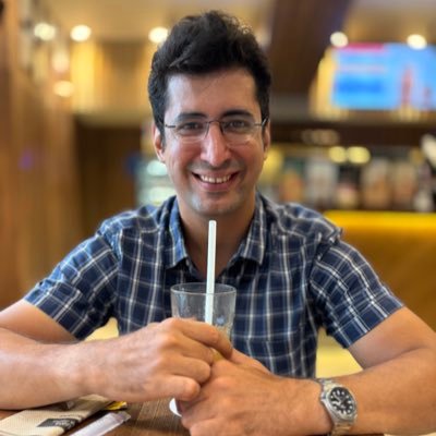 Partner at iDigitize Infotech LLP. Travel enthusiast, sports junkie, guitarist & a proud father!