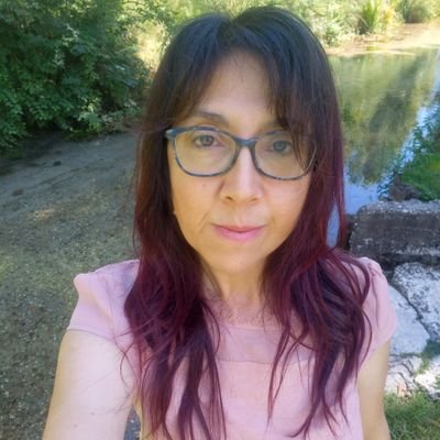 Adoro quando mi scambiano per un educata tontolona ,ignorando che , chi esce vivo da inferni poi si limita a scrollare la polvere dai vestiti dopo un incendio.