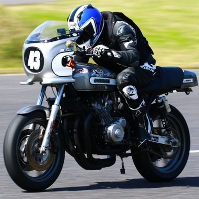 1978SUZUKI/GS1000
鈴鹿ツインサーキット
フル1'06,6
G38,4
#鈴鹿ツイン18インチ最速目指す
普段はメダカとカエルのお世話にいきがいと幸せを感じております。
17時には大体酔ってます
21時には就寝してます
基本10時間寝てます。
ご飯もちゃんと食べてます。
宜しくお願いします。
#西のGS