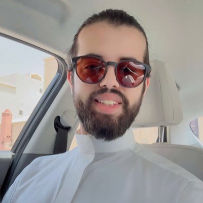 متخصص بـ#التسويق_الرقمي، في بناء العلامات التجارية وتطوير المنتجات الرقمية.