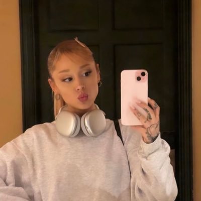 loreeelwoel's profile picture. moonlightbae