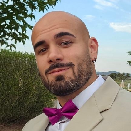 Ingeniero de software. Desarrollador software, narrador y presentador.
Twitch partner streamer.
📩: alejandro.polo.garrido@gmail.com