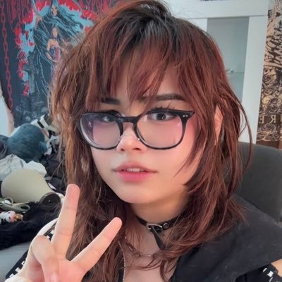 TOP 0.06% OF🩵🤍 x Challenger NA Mid Laner 👾 an egirl but like, with a penis or whatever 🙄😕🏳️⚧️(21) MDNI