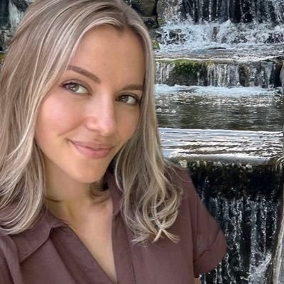 la folle aux chats qui parle aux chats en faisant des jeux de mots avec des chats etc etc | @ellie_mination