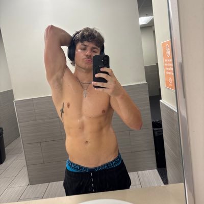 Get on your knees for me. Dying to drain your wallet. Dm’s are open for customs