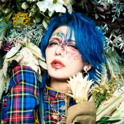 バンドマンです!ダウトのボーカル、演歌歌謡歌手の花見桜こうきです!作詞、作曲等自由な行動派ですお見知り置きを。バンドの問い合わせはHPでお願いします。出演等のご依頼はDMもしくはHP問い合わせにて。