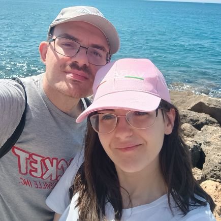 Se la vita ti dà un opportunità,coglila al volo!
I'm 30.
L'amore muove il sole e le altre stelle... E io mi sono mossa fino ad arrivare a vivere in Piemonte.