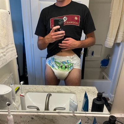 Mid 20s diaper boy getting more comfortable with his interests :)