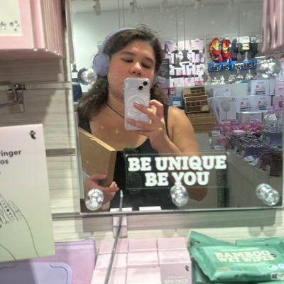 flaminghag's profile picture. polarizing little freak