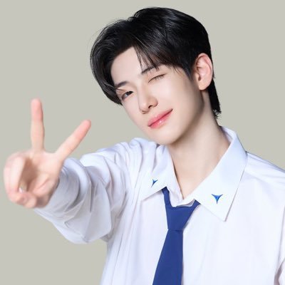 MinghanLv53216's profile picture. 