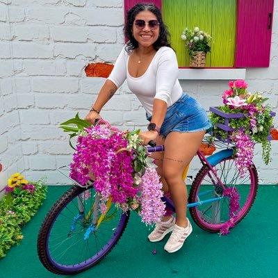 alison_riera's profile picture. Soy ARi, Ecuatoriana 🇪🇨, Guayaca 🩵🤍 echándole ovario a todo, amando lo que hago, siendo jodidamente consistente 💪🏽 Ya me besó el diablo 😈