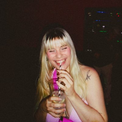 𝑠ℎ𝑒/ℎ𝑒𝑟 • level designer by day, music photographer by night