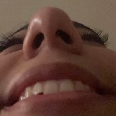 pastiilkhersiii's profile picture. there is a reason i didnt put my name up here gorgeous. scram.