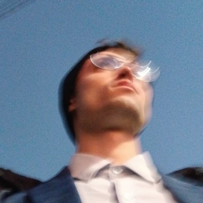 LoreVivo's profile picture. Sou um editor de vídeo, cristão, futuro professor de história, confuso com a vida adulta.