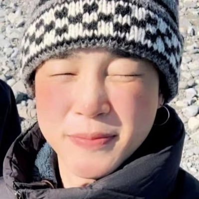 Vivo como se estivesse num verão eterno com o bts na trilha sonora