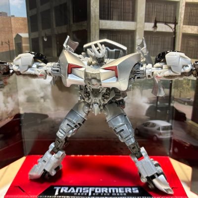 yahou_yahou's profile picture. トランスフォーマー好きです。 主にスタジオシリーズを集めています。ゼンゼロやってます。