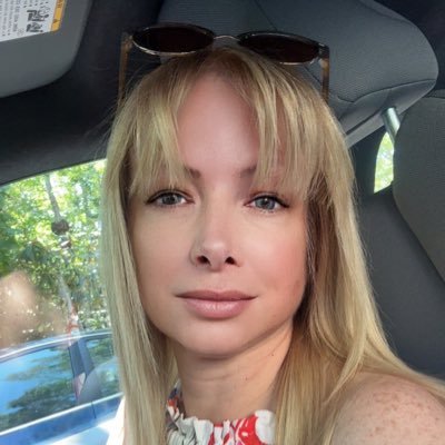 Single Mom, Personal Banker at Webster Bank. And now these days working 2 Jobs Cashier The Home Depot Stores. Trump Team Maga Patriot.