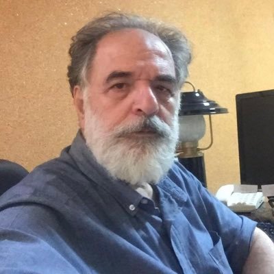 فعال حوزه سلامت دیجیتال در بخش خصوصی از سال ۱۳۶۸ و شهروند پیگیر مسائل توسعۀ ملی.