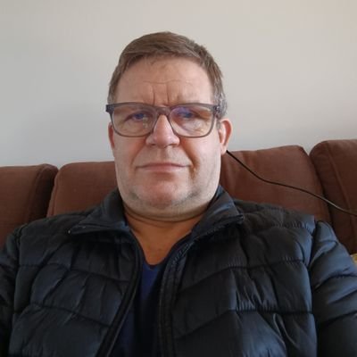 Oi sou Evaldo kamke moro aqui nesta cidade pinhalzinho sc quero fazer muitas amizades com vcs amigos e amigas