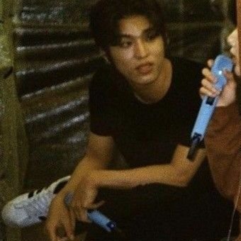 boardshoulders's profile picture. —— # Treasure  
🐺 @.ParkJeongwoo