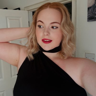 She/Her. Musical theatre student. Lover of all things theatre🎭